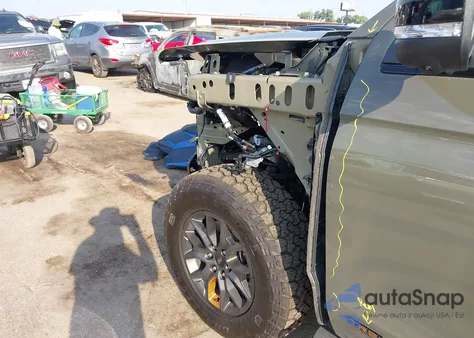 2025 Ford Expedition Tremor z USA, uszkodzony, nr VIN 1FMJU1RG3SEA49421